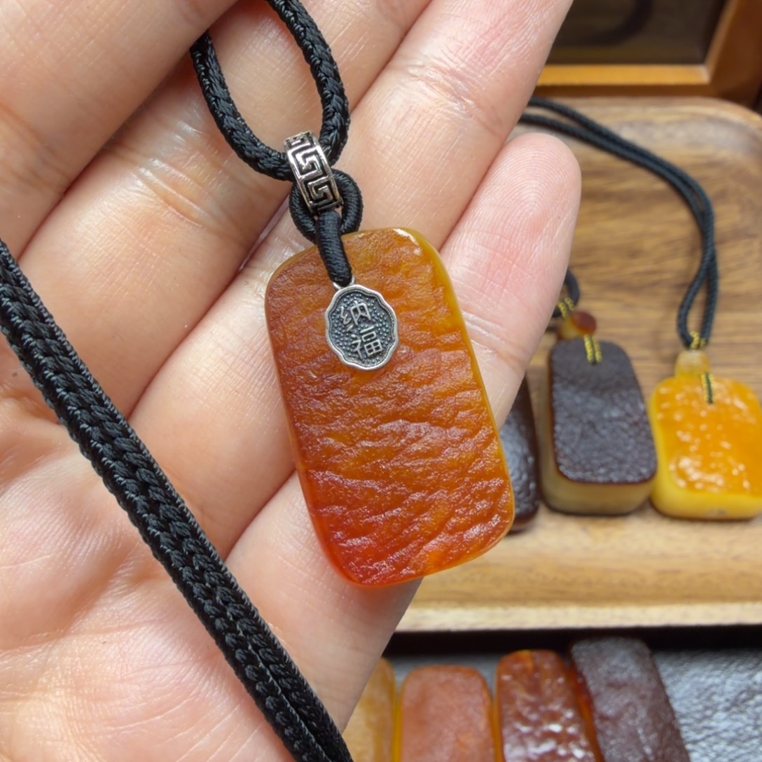 琥珀未镶嵌吊坠(赠链)