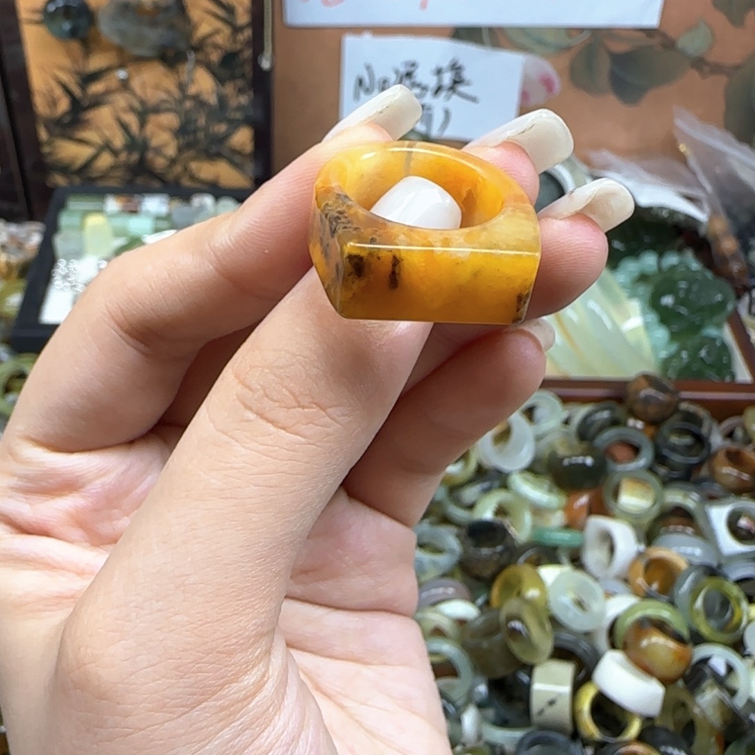 蛇纹石玉未镶嵌戒指内径16.8 港13