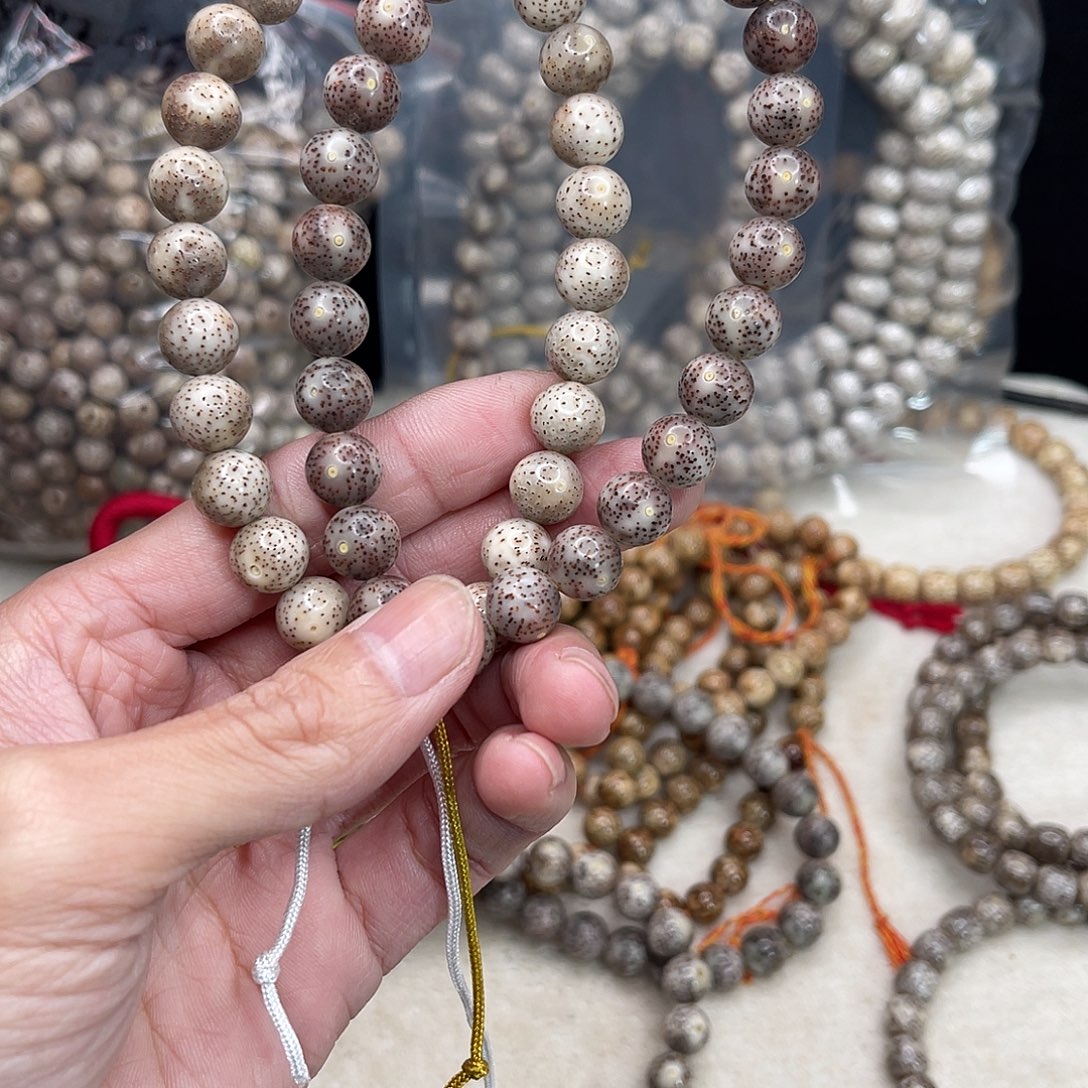 郑***m星月菩提吊坠10圆2条