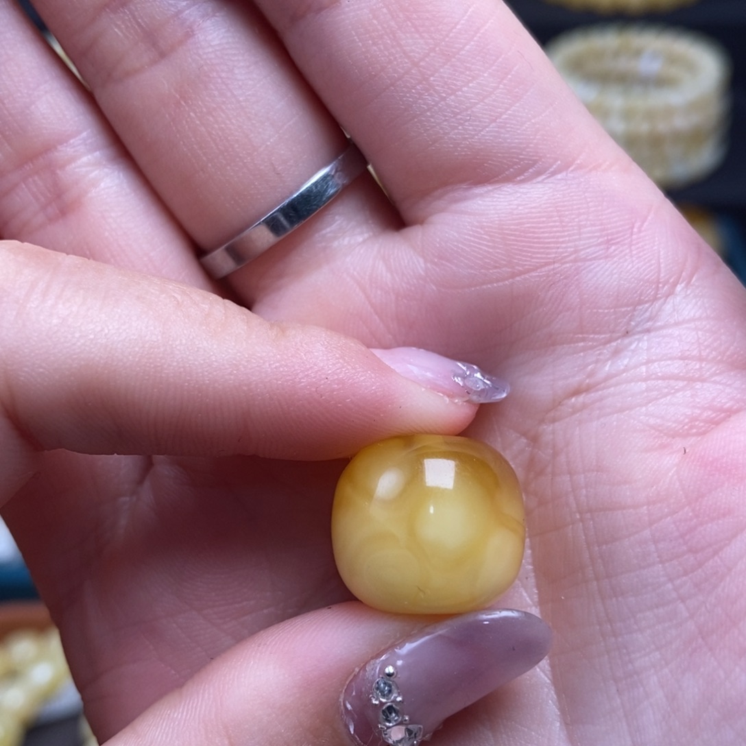 静***游蜜蜡未镶嵌珠宝奇石