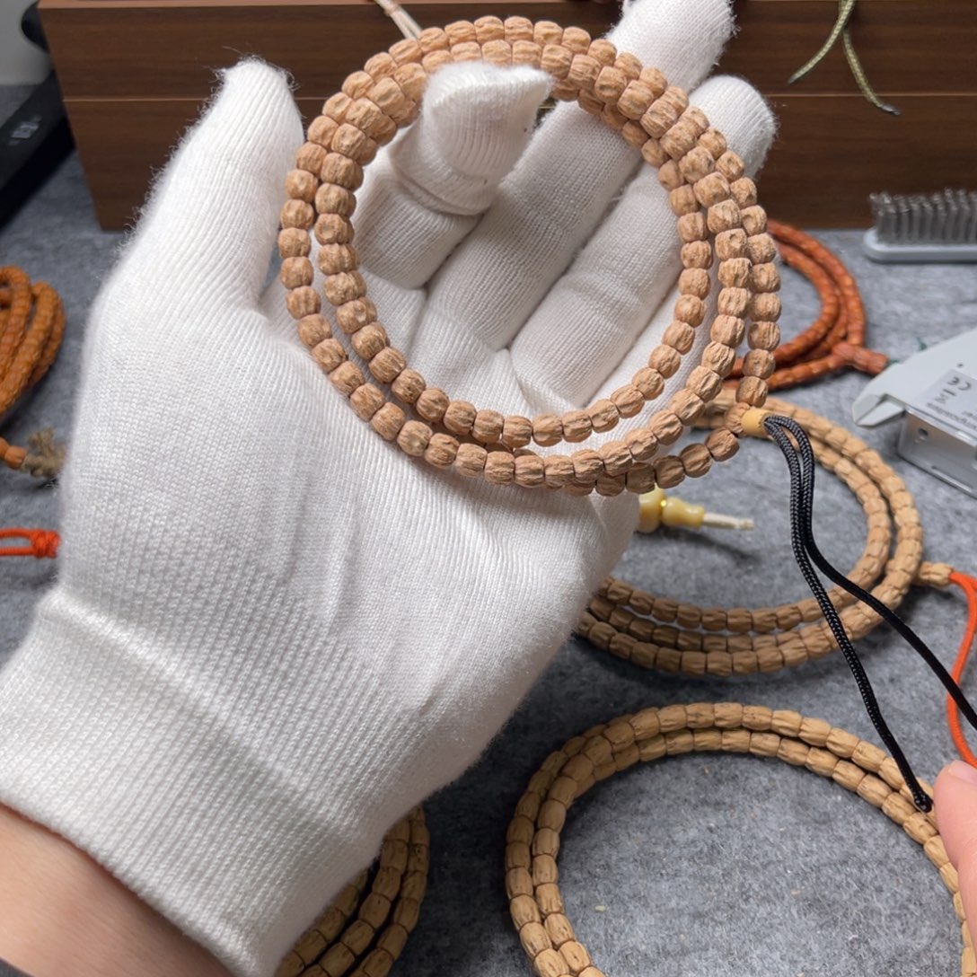 Y***。吊坠柏香籽/百香籽粉红皮