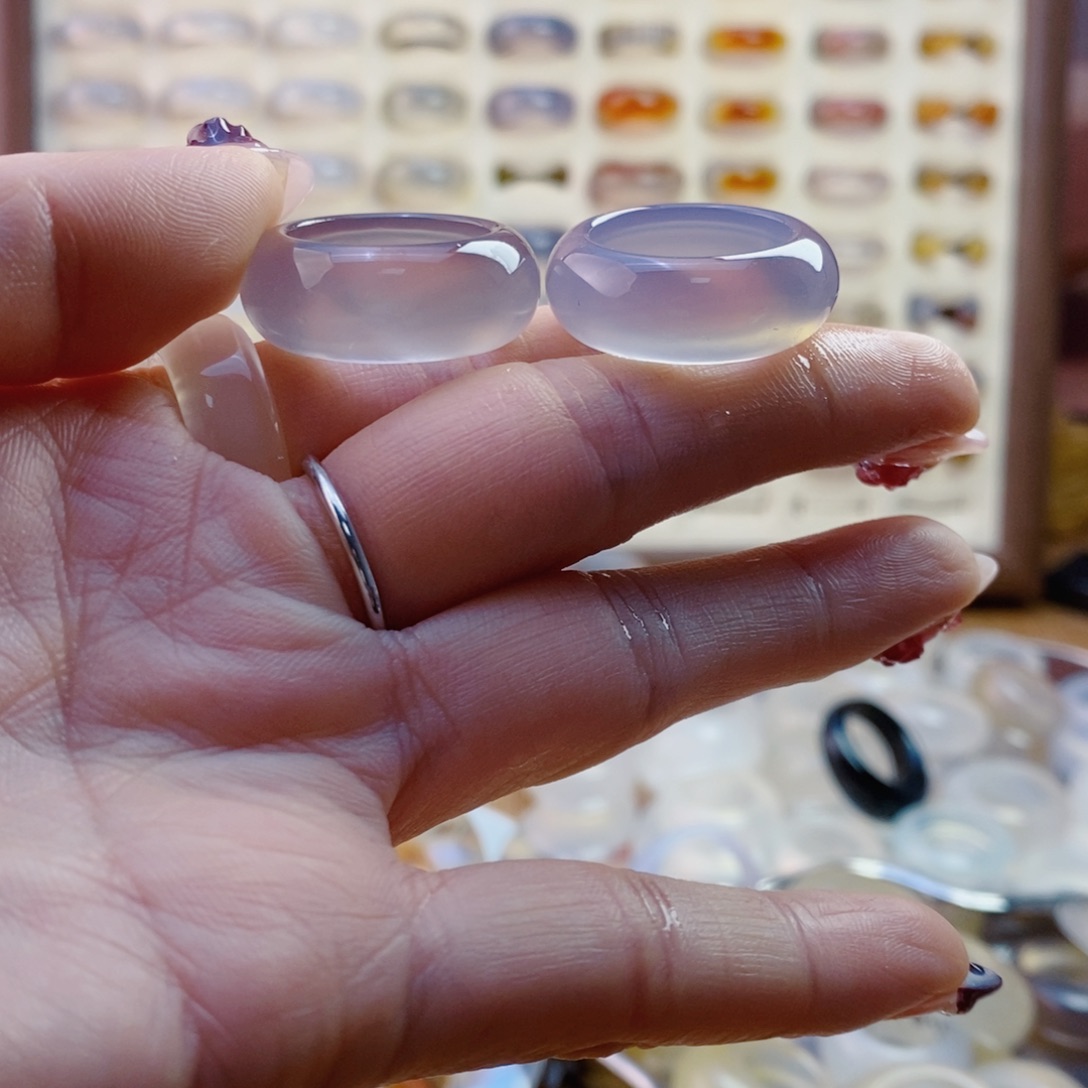 玛瑙/玉髓戒指未镶嵌小****。