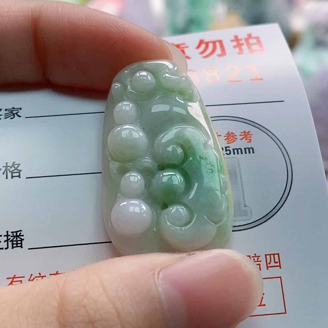 吊坠(不含链)未镶嵌翡翠