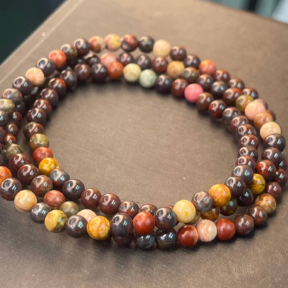 4.6mm左右三圈黑舒俱来铁舒共生矿体