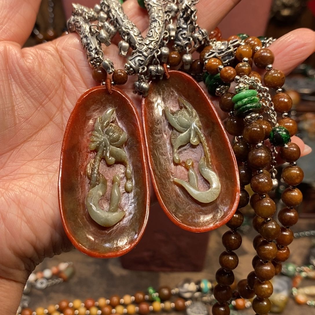 翡翠吊坠(赠链)未镶嵌