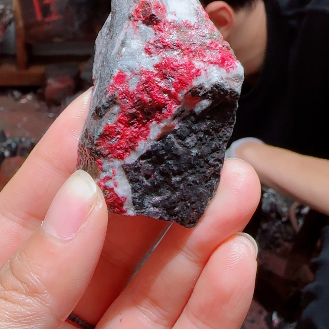 天然辰砂毛料摆件7