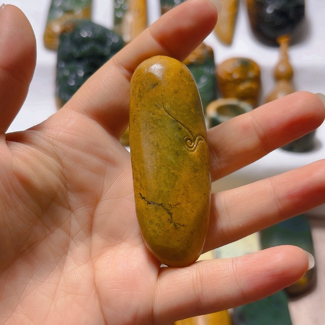 岫岩河磨玉（透闪石质玉）挂件未镶嵌