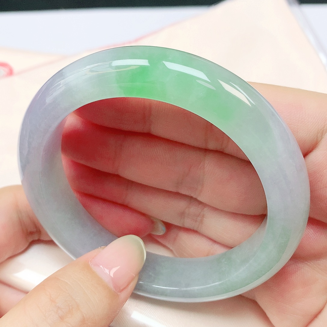 翡翠手镯未镶嵌抖音