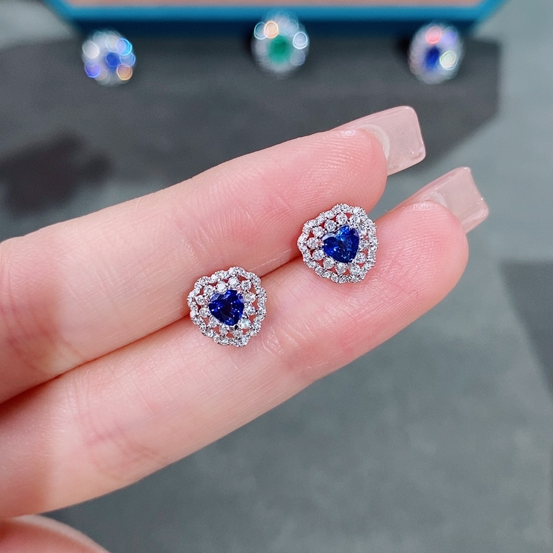 蓝宝石耳饰18K金镶嵌0.6ct