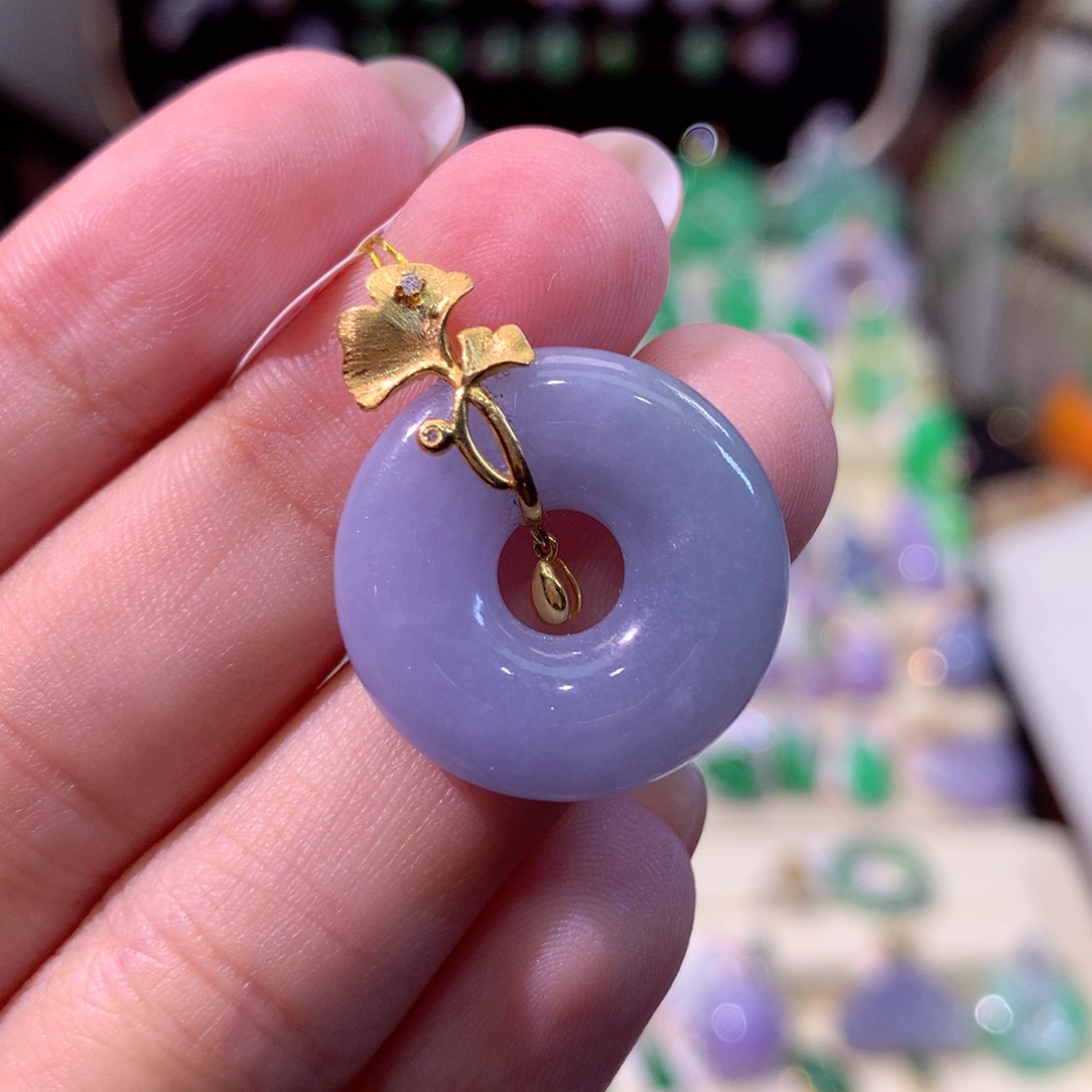 翡翠颈饰18K金镶嵌翡翠