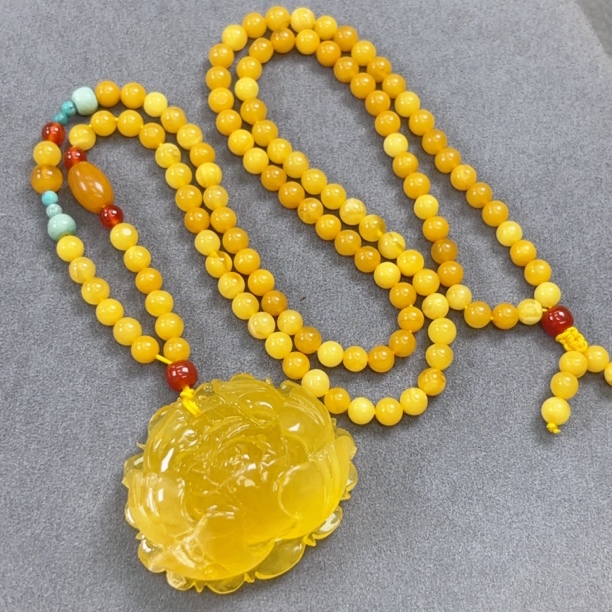 鸡油黄牡丹花蜜蜡吊坠链子一套，20.3克（547号）