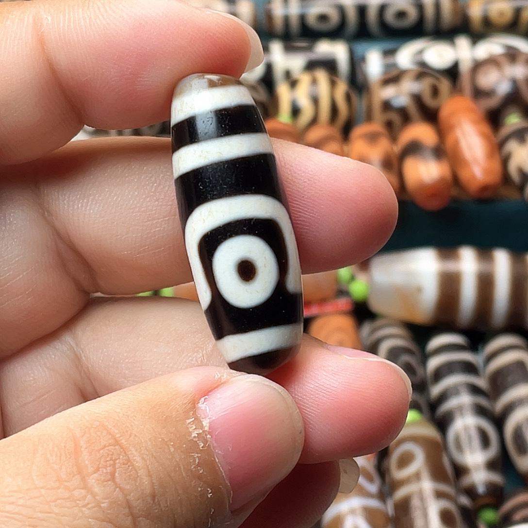 玛瑙/玉髓未镶嵌颈饰朱砂两眼