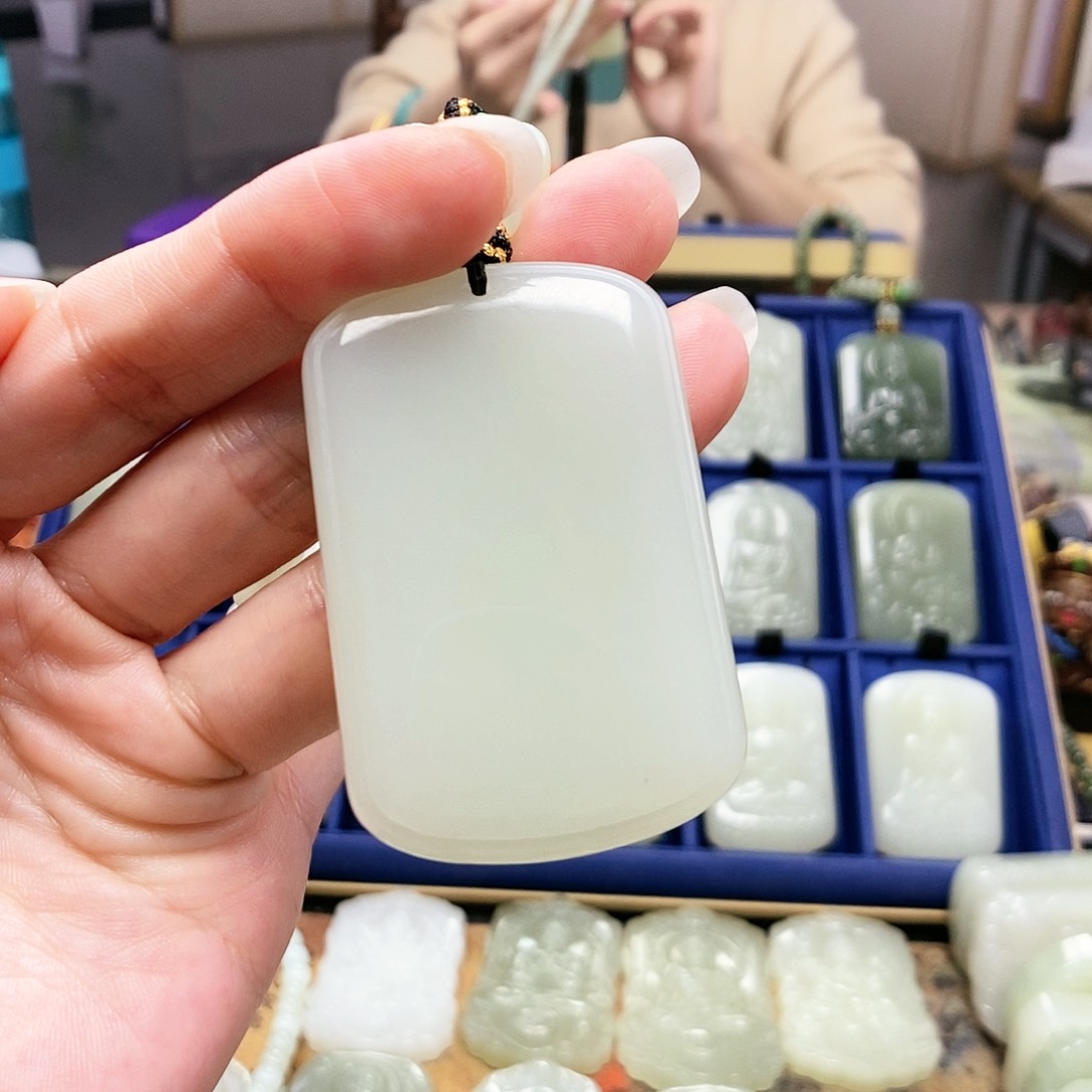 和田玉颈饰未镶嵌宋*辉