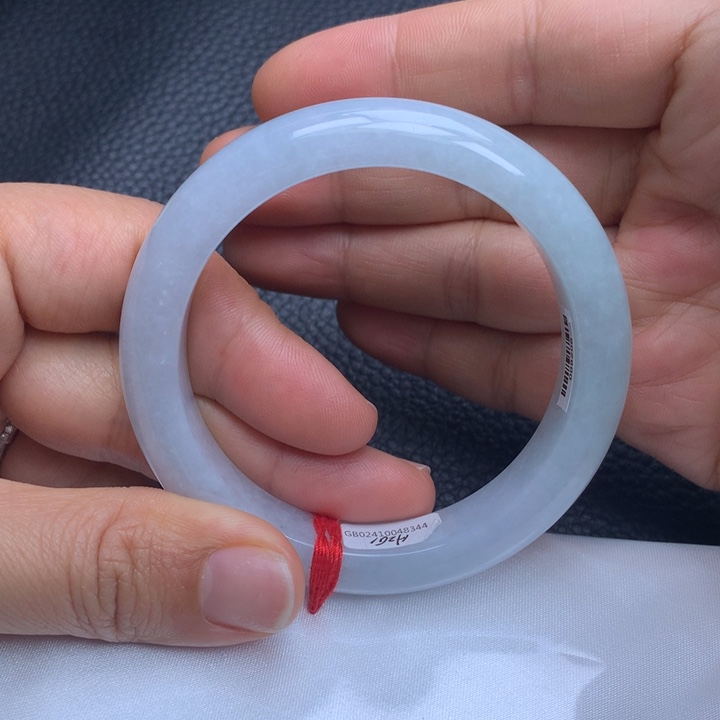 翡翠手镯未镶嵌翡翠手镯未镶嵌