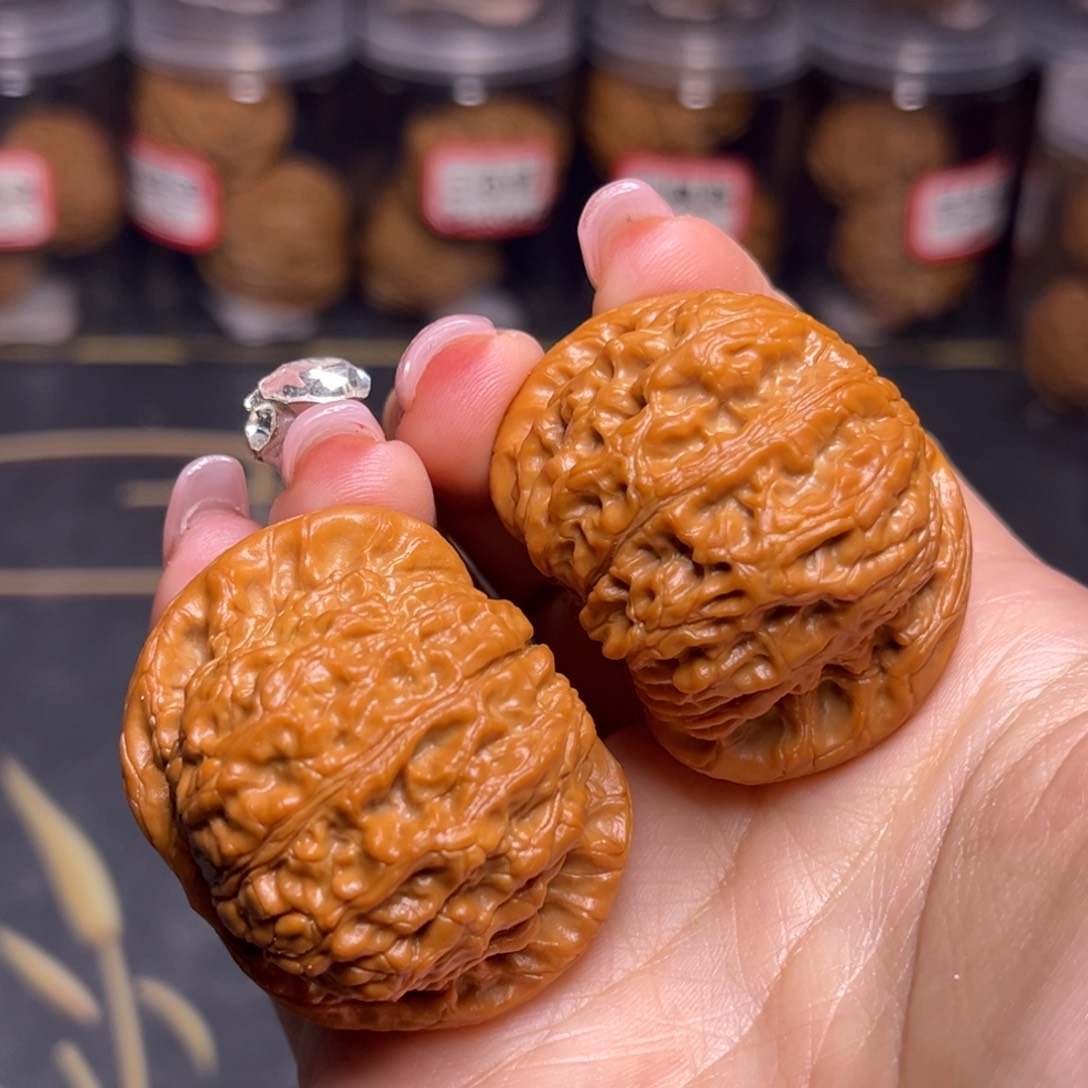 文玩核桃吊坠血麒麟42.5