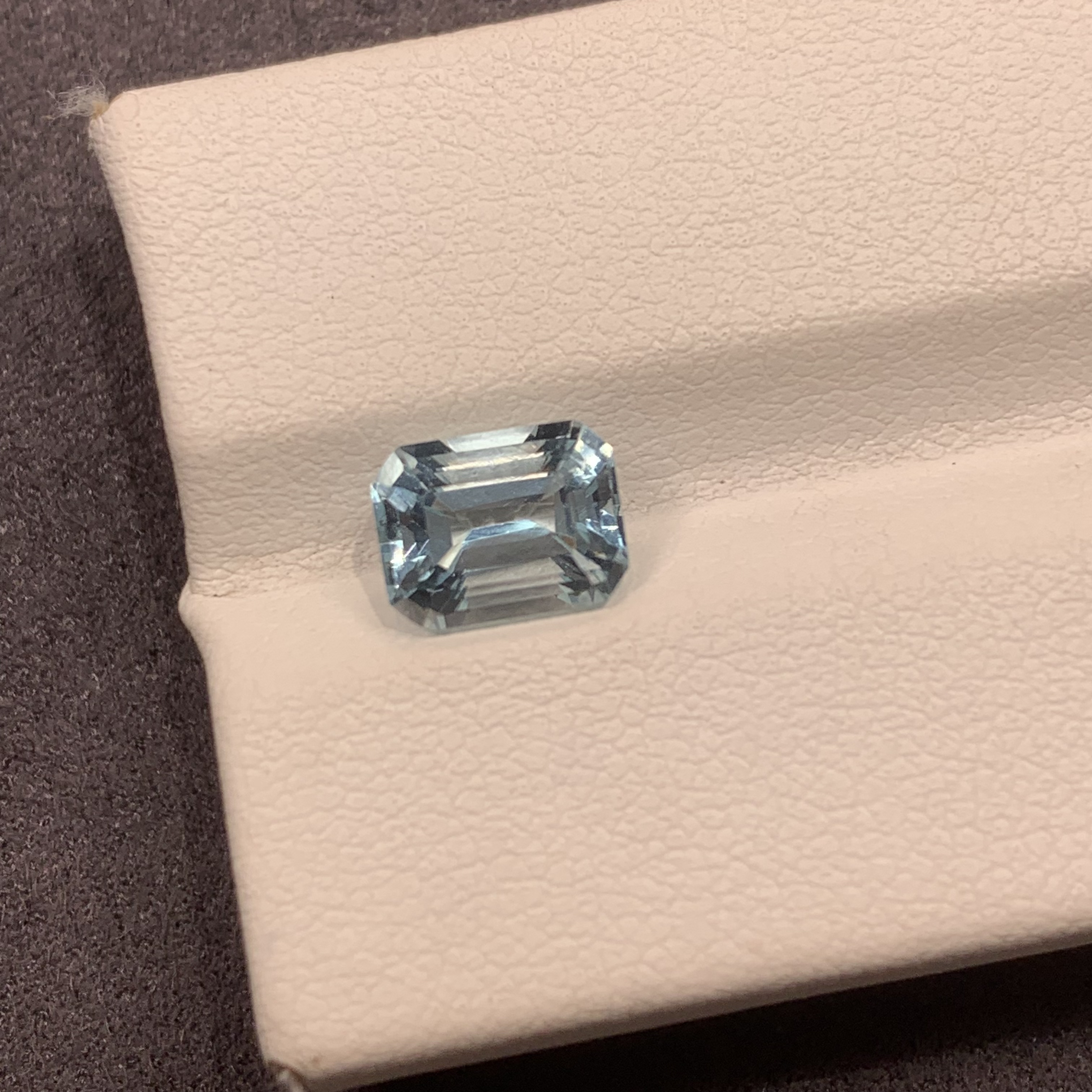 1.86克拉天然圣玛利亚海蓝宝裸石爆闪满火彩颜色鲜艳靓丽精美切工