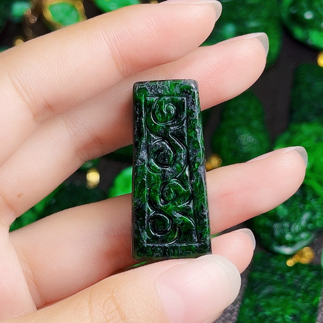 颈饰未镶嵌翡翠多样性