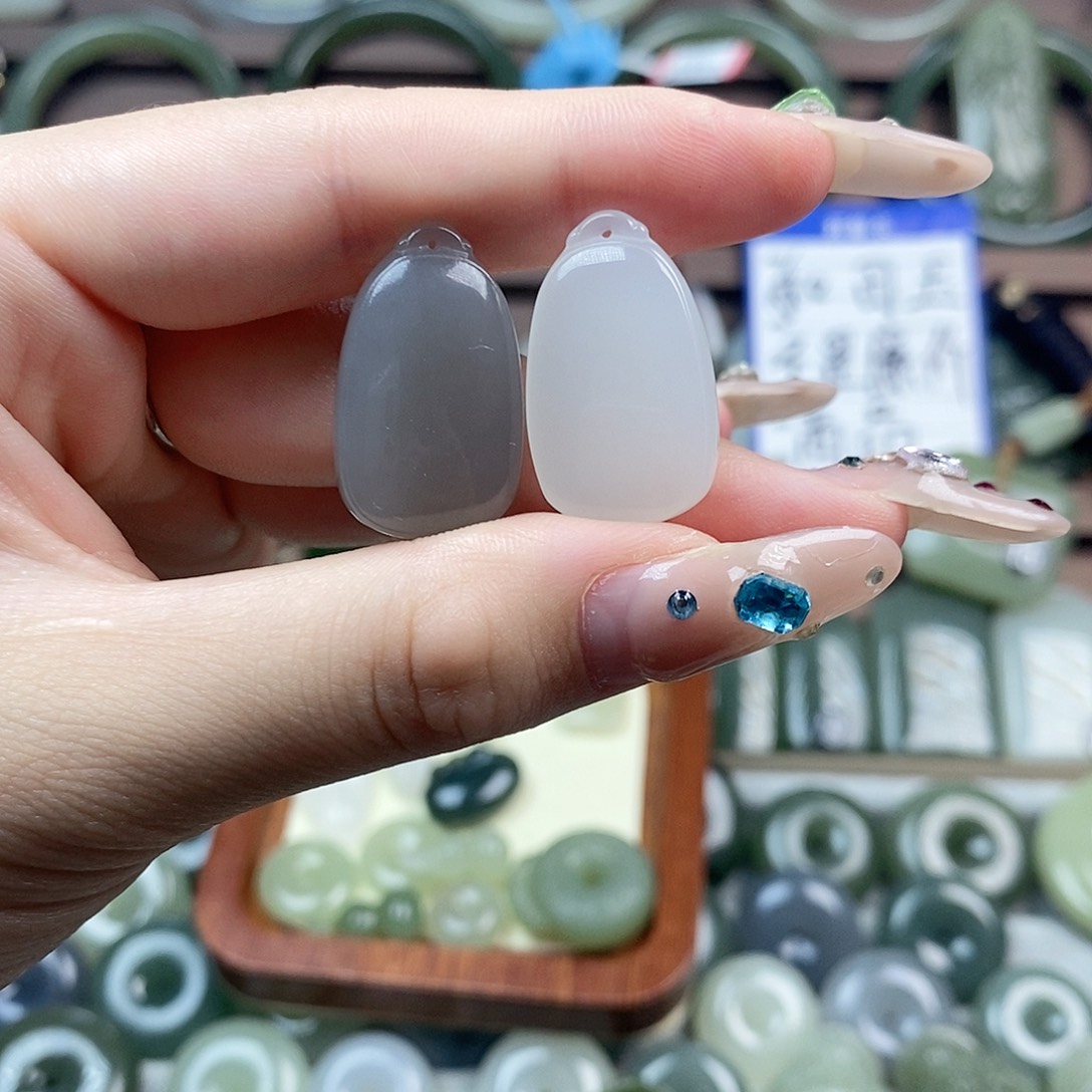 颈饰未镶嵌和田玉无事牌