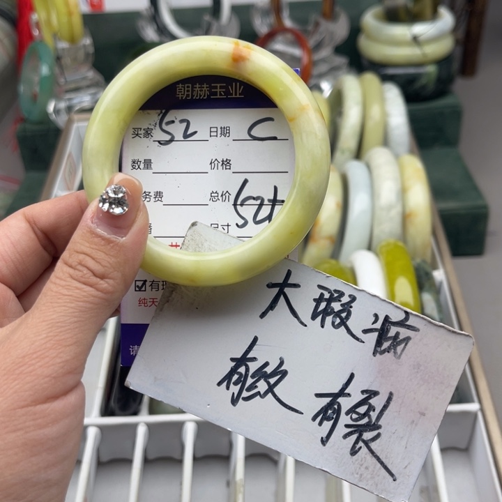 蛇纹石玉未镶嵌手镯