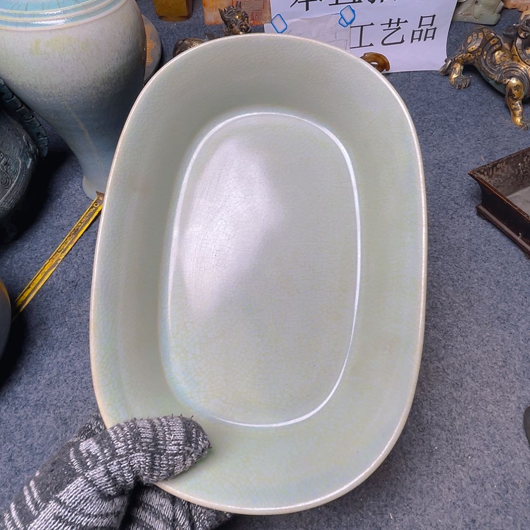 碟坎坎坷坷地走过这座城