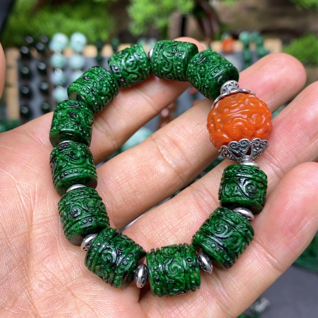 翡翠手链未镶嵌漂亮美眉也