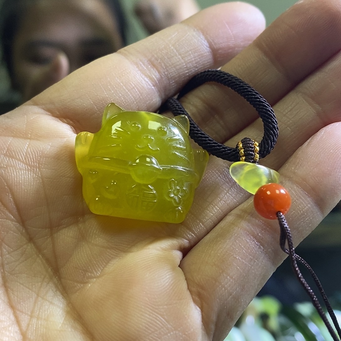 岫玉未镶嵌颈饰一个