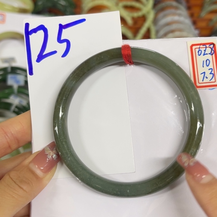 鲍***娟和田玉未镶嵌手镯