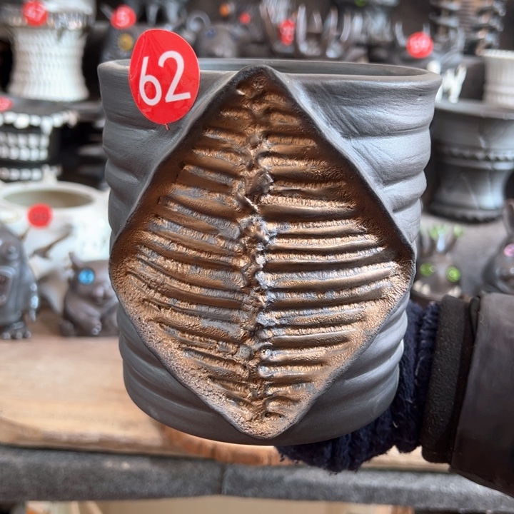 紫砂花盆微小手工痕迹，内口12外高14.5