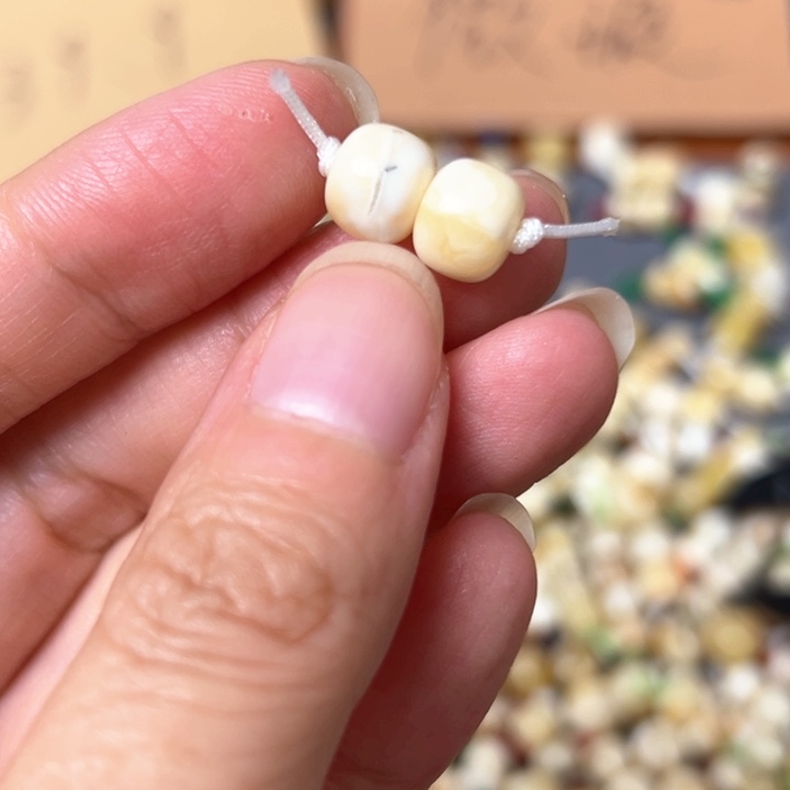 未镶嵌蜜蜡裸石8.3mm一对