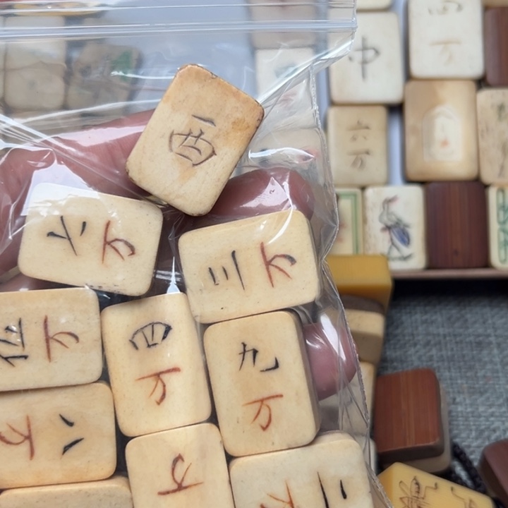 卡***卡实心竹雕刻手把件