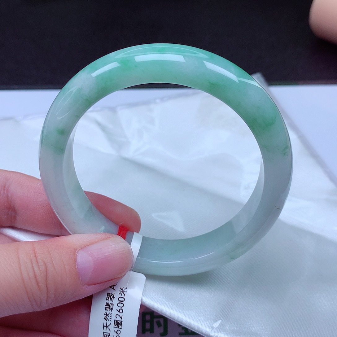 翡翠手镯未镶嵌56圈