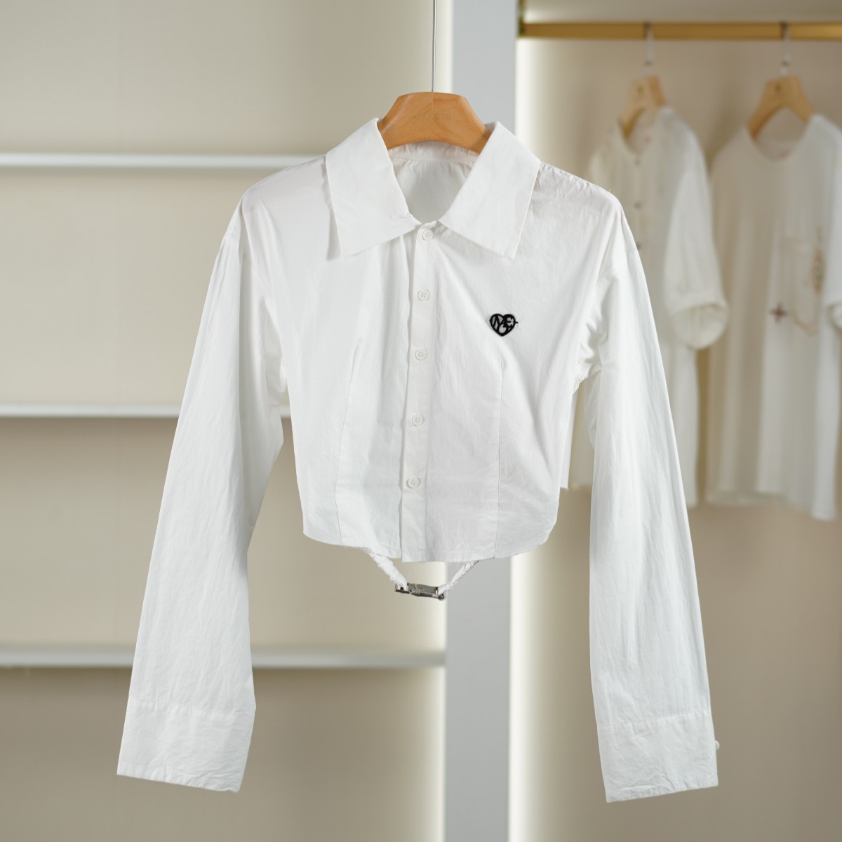 麦迪尚品【文M】51216171 春季简约休闲翻领短衬衫长袖女