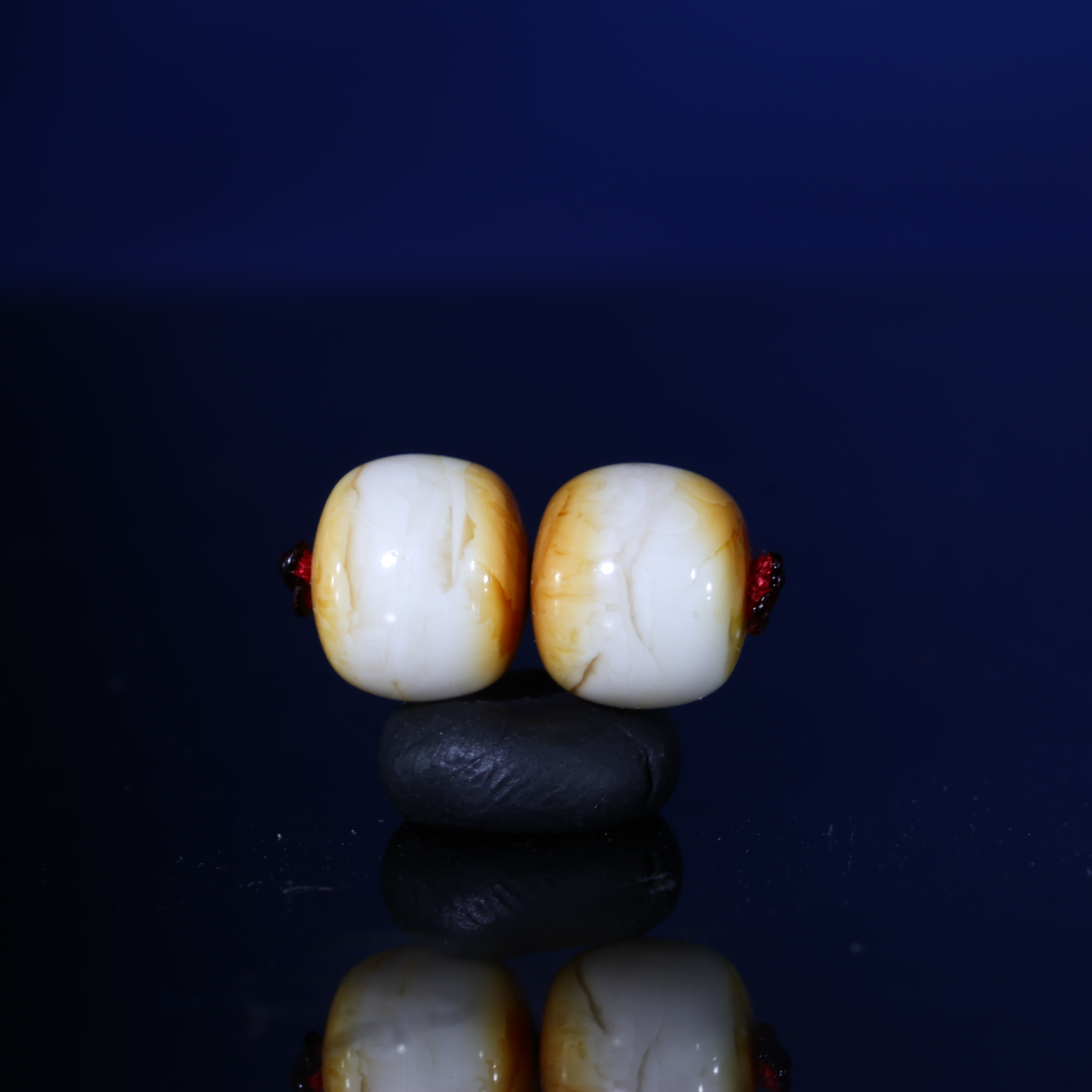 8m蜜蜡老型原矿一物一图瓷白蜡满蜡沁色对珠腰珠蜜蜡配饰C313