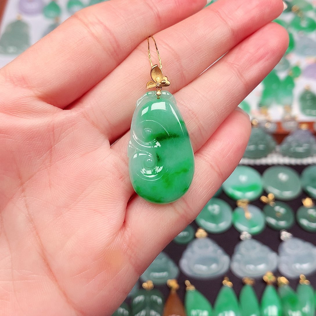 翡翠颈饰18K金镶嵌天然翡翠A货