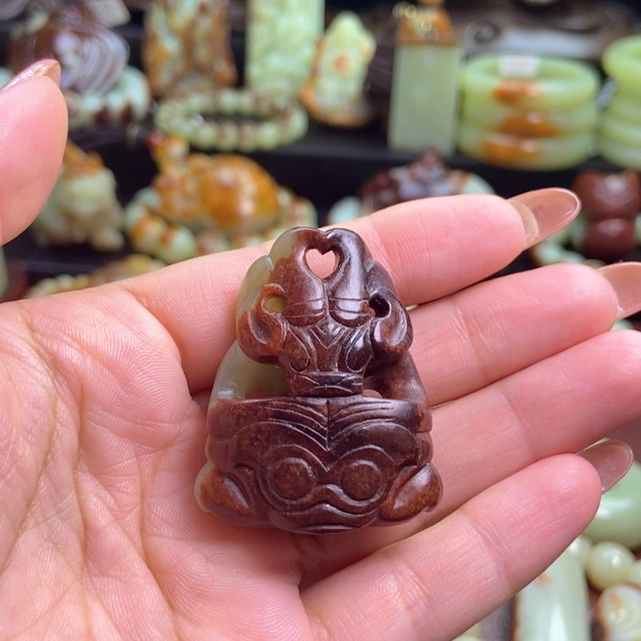 未镶嵌岫岩河磨玉（透闪石质玉）挂件