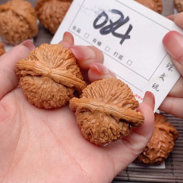 文玩核桃吊坠42白狮子084