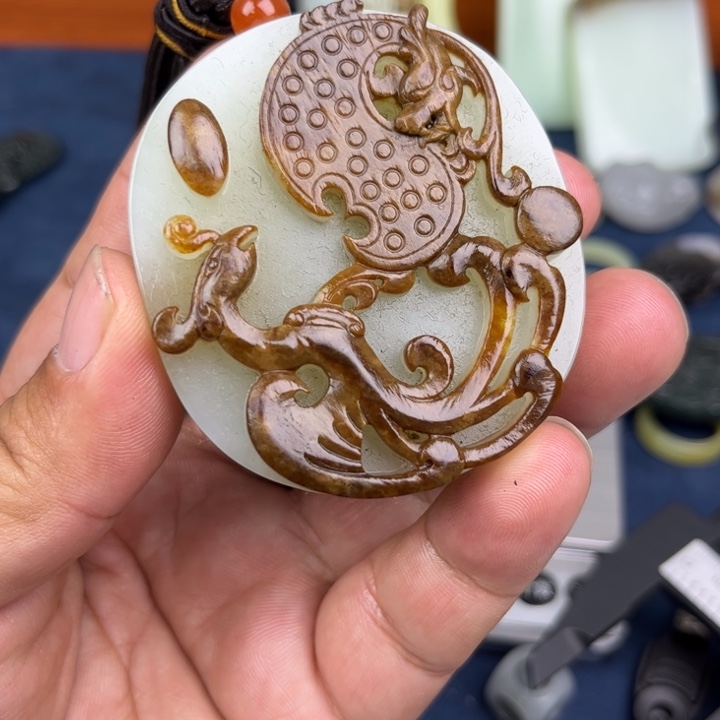 和田玉颈饰未镶嵌小*明