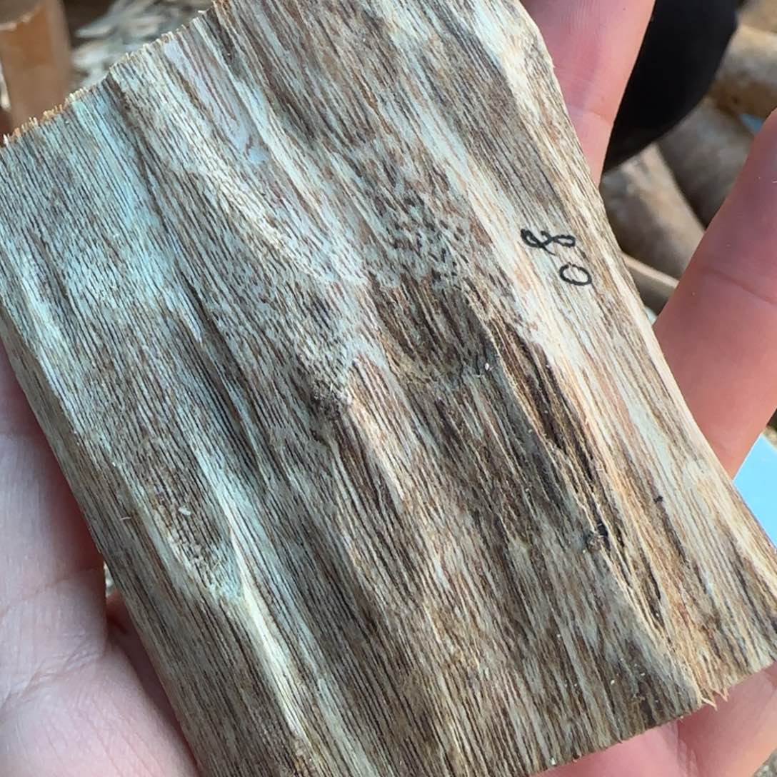 树脂制品黄奇牌子一个