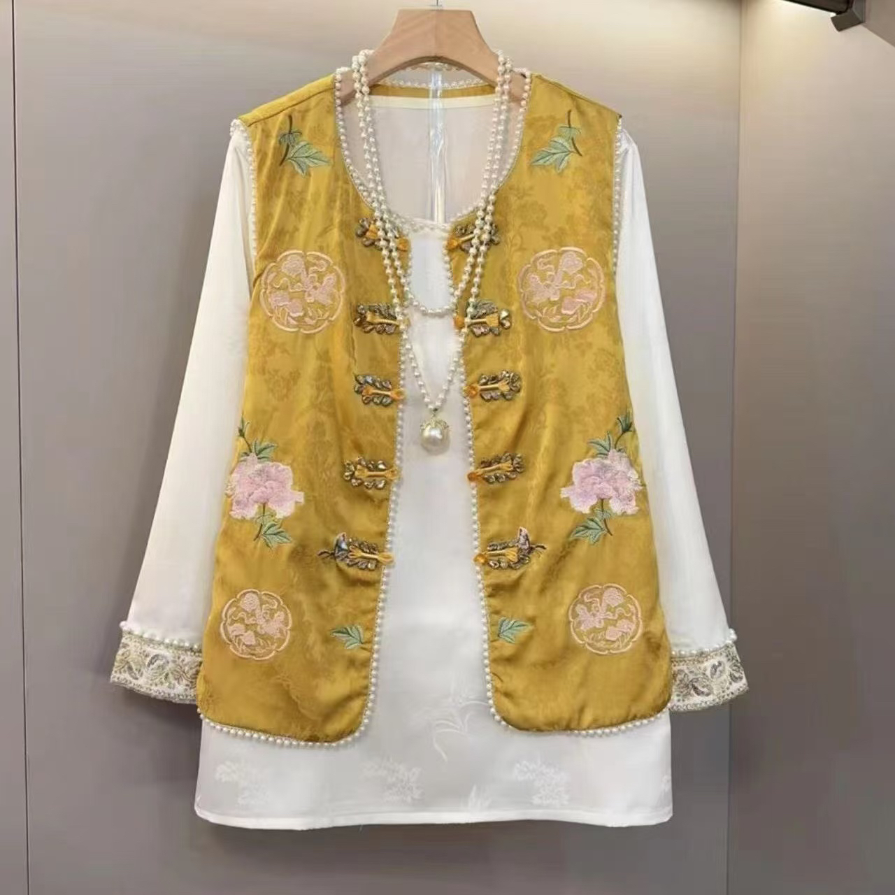 自定义-6077春新款国潮风时尚大码盘扣镶钻八达晕马甲(单件马甲)