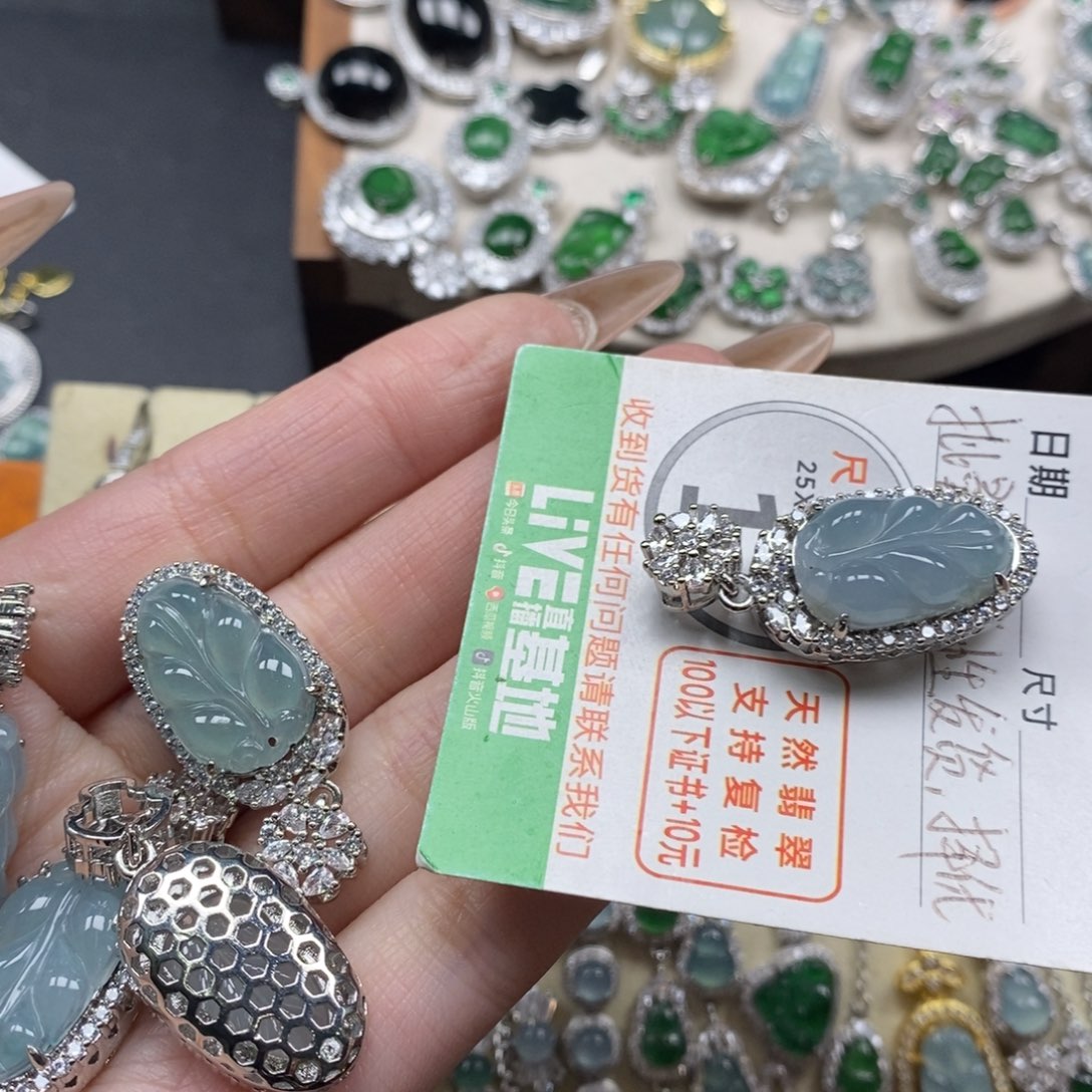 翡翠颈饰未镶嵌翡翠