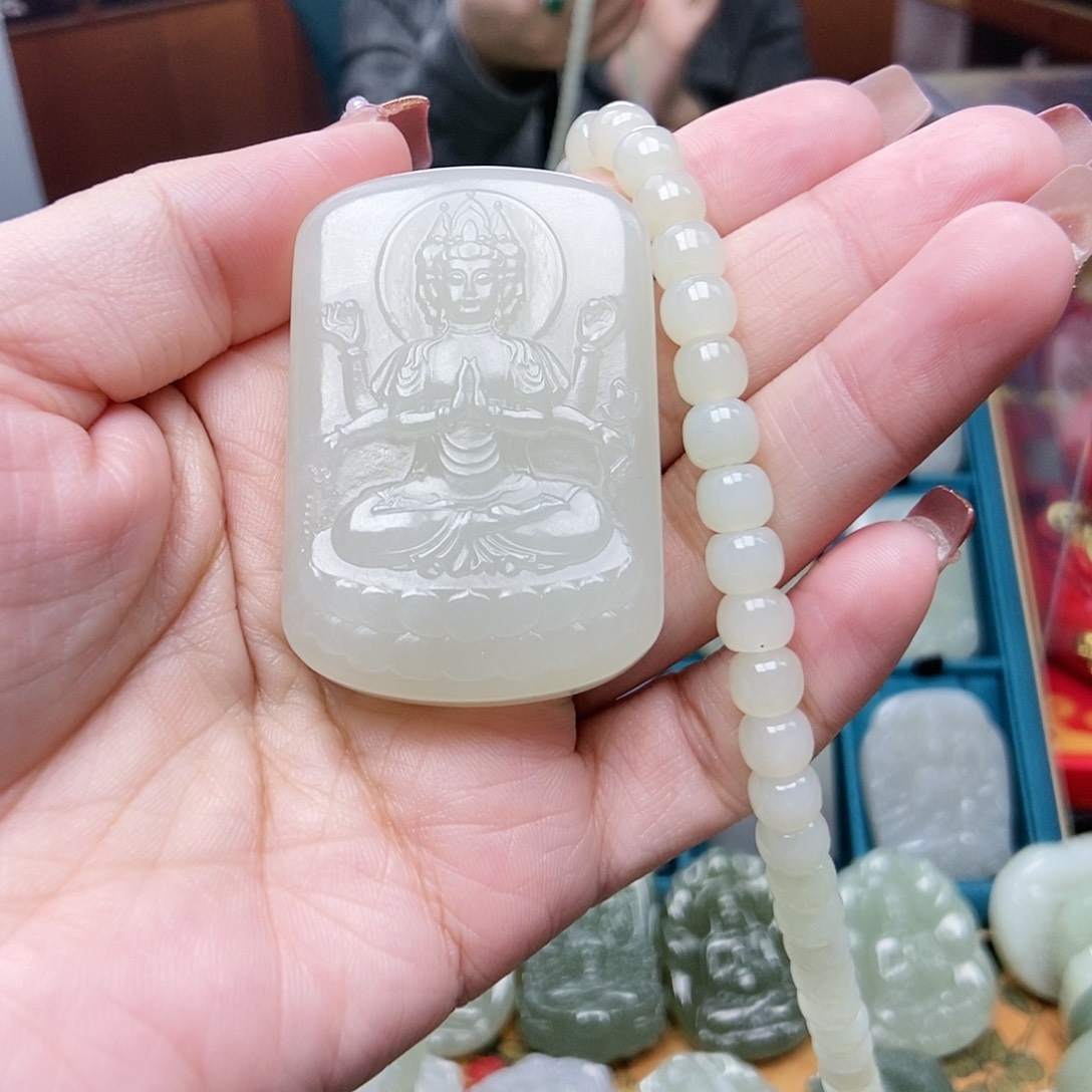 和田玉颈饰未镶嵌鹿**油