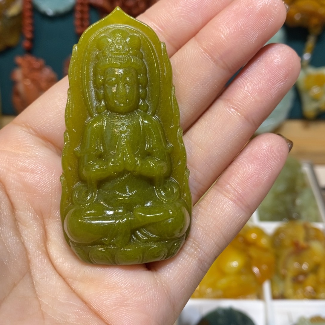 蛇纹石玉未镶嵌颈饰