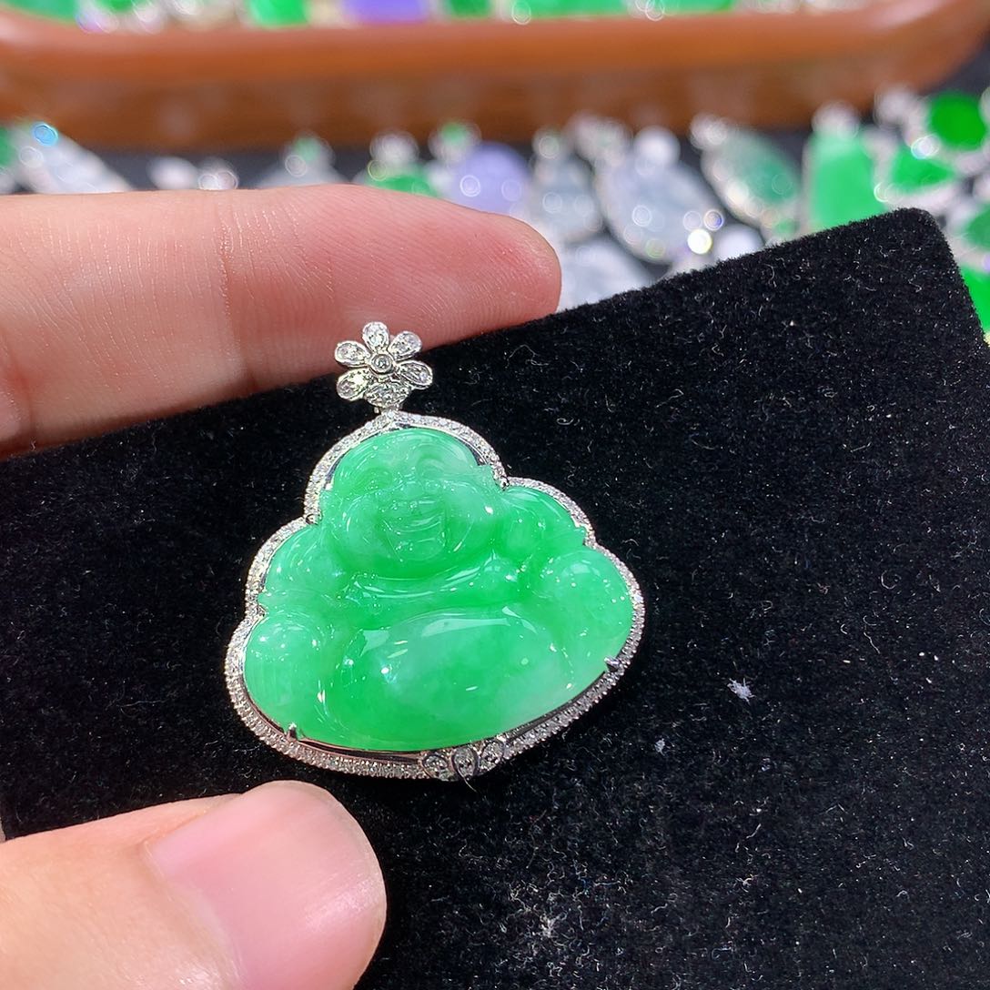 翡翠18K金镶嵌颈饰