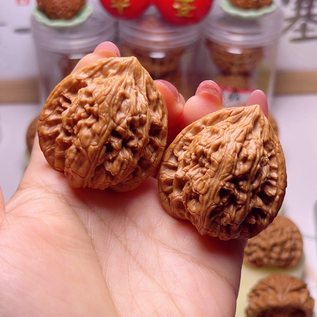 文玩核桃吊坠平谷虎头王