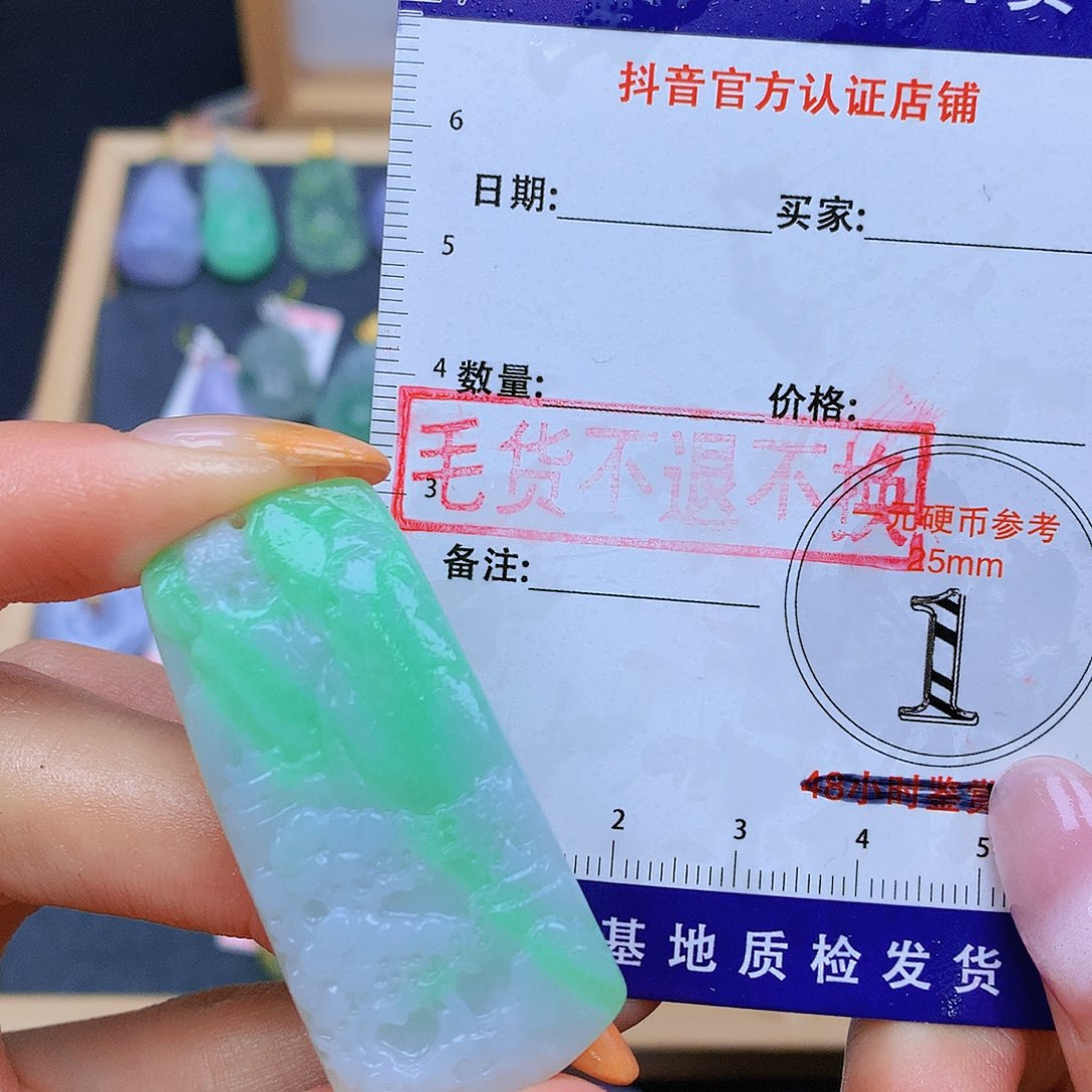 翡翠未镶嵌颈饰翡翠