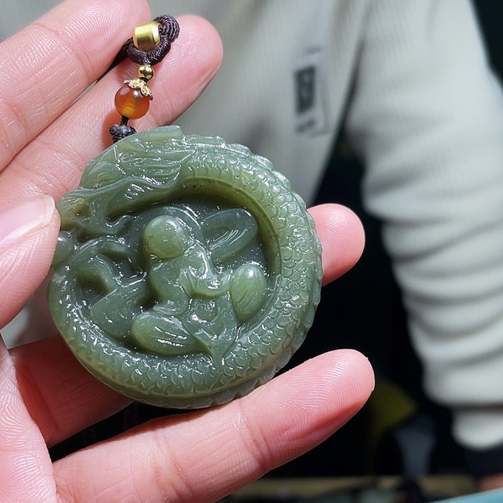 和田玉未镶嵌颈饰多样性