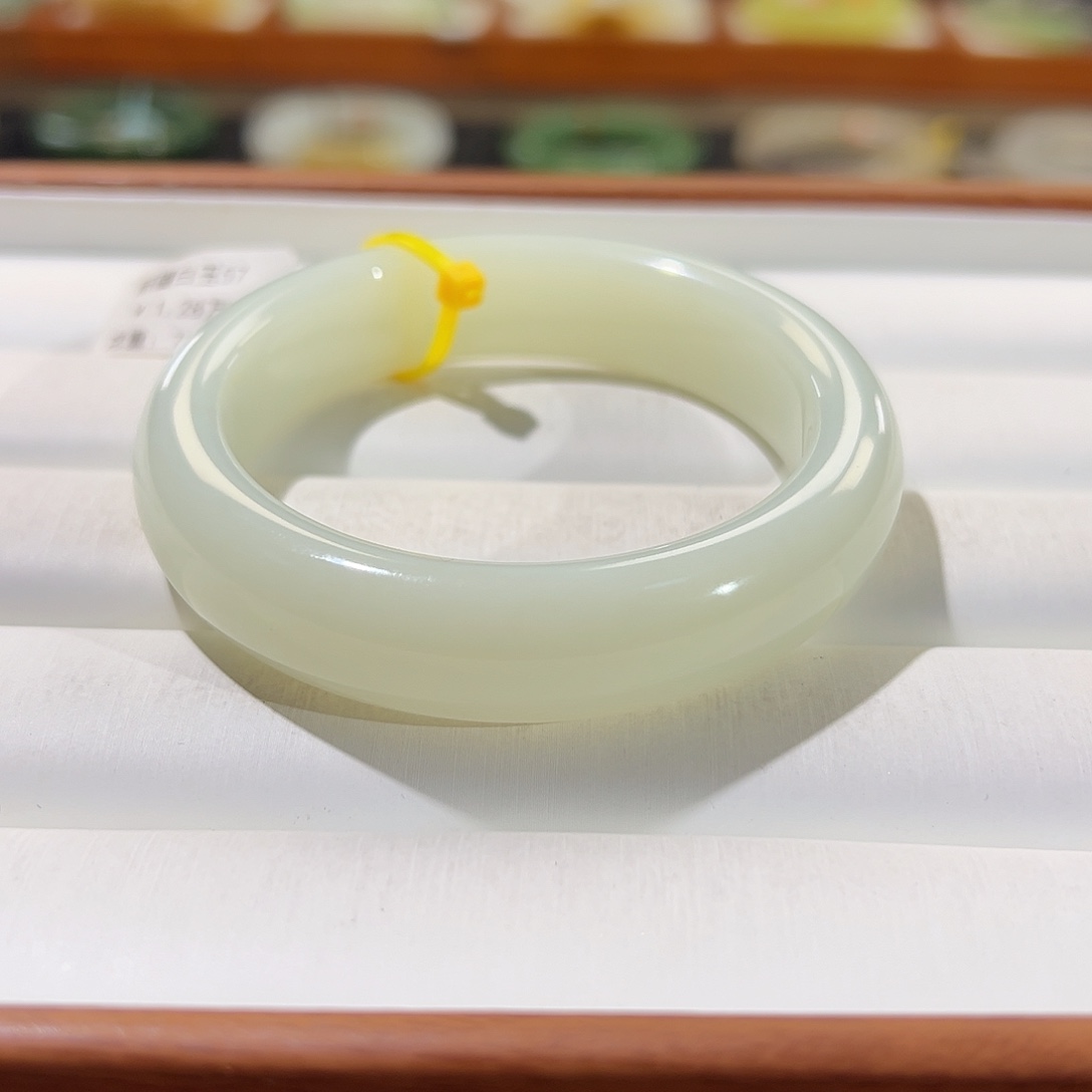 和田玉手镯未镶嵌芙*