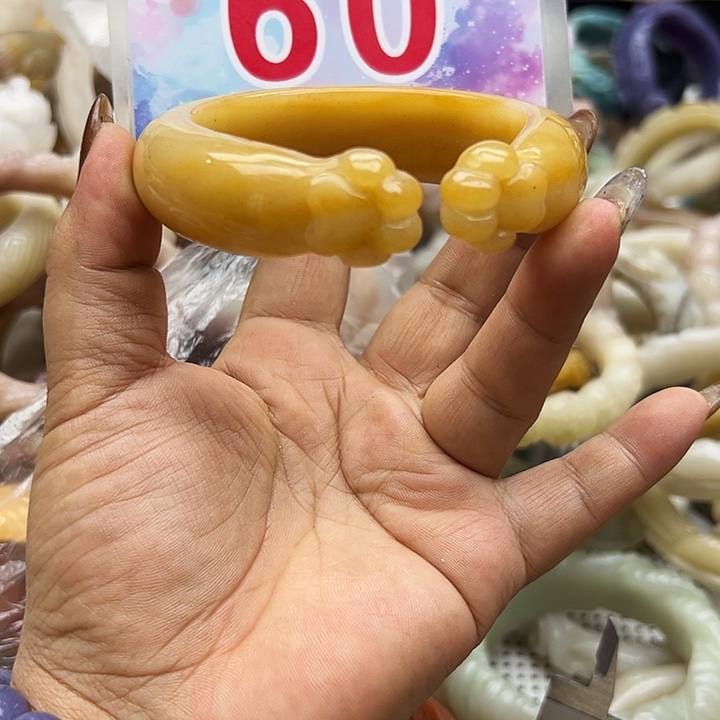 未镶嵌手镯石英岩玉