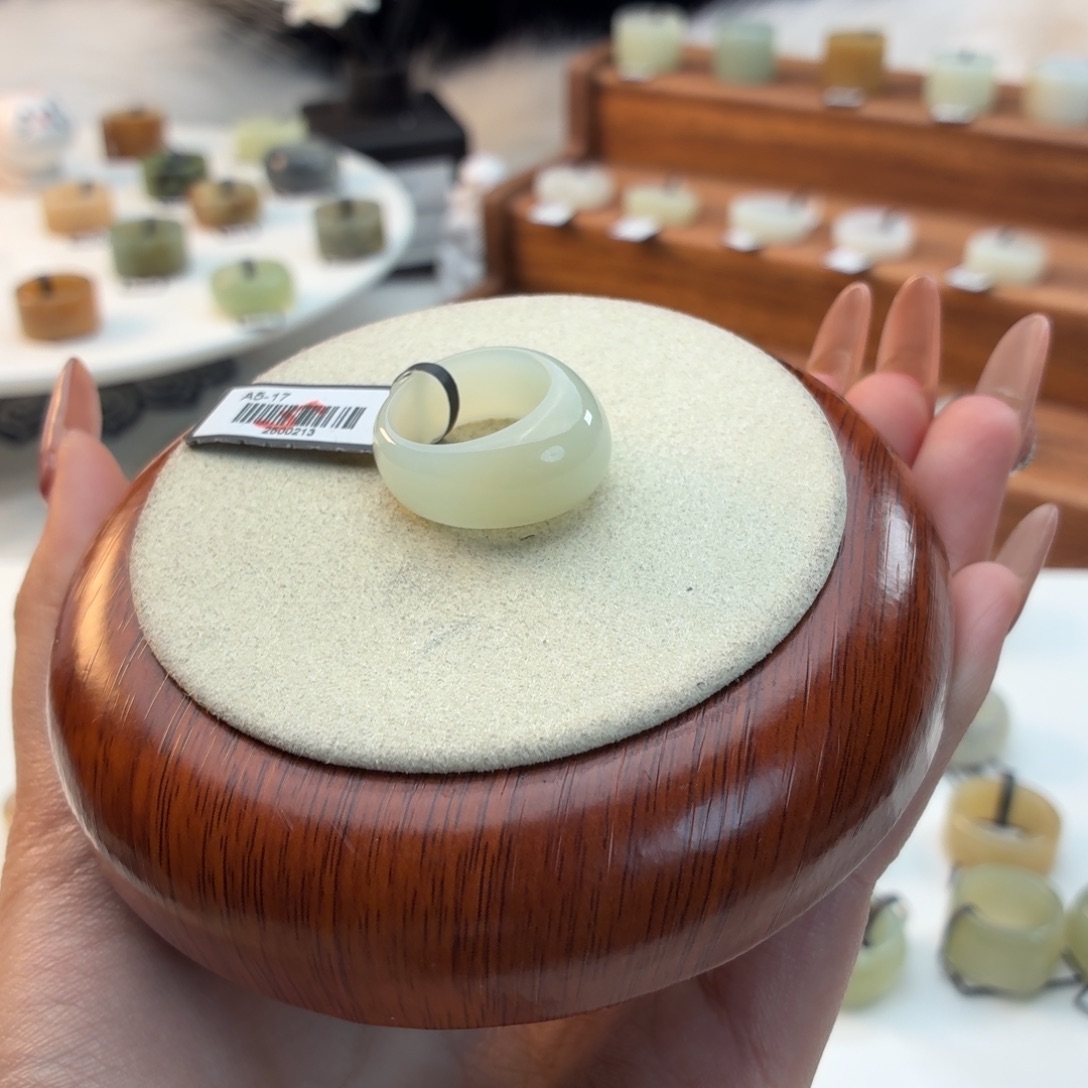 和田玉未镶嵌戒指晴水馒头17.2mmj170