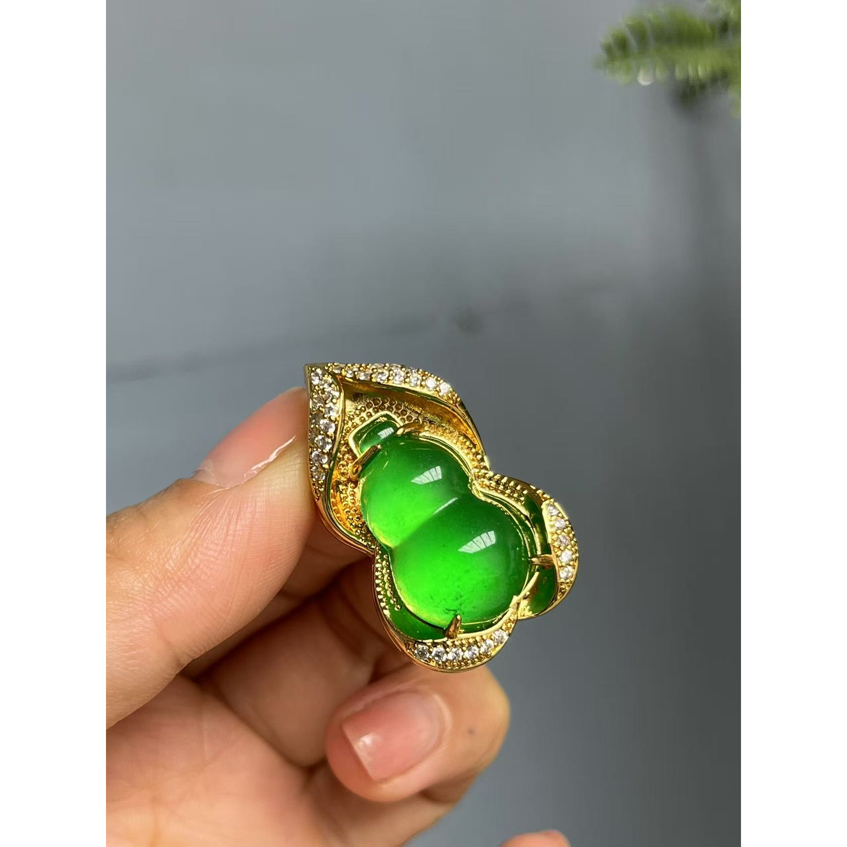 翡翠冰透14k满钻葫芦吊坠